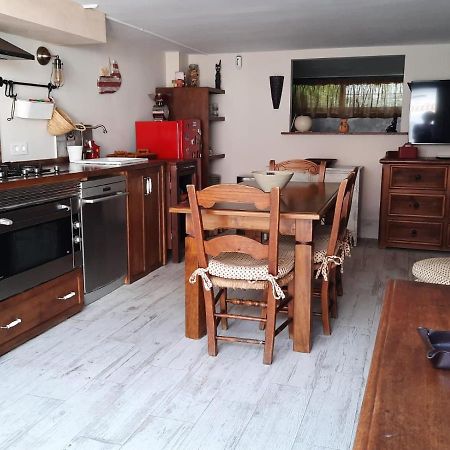 Un Apartamento Vacacional Con Detalles De Un Hogar Mairena del Aljarafe Ngoại thất bức ảnh