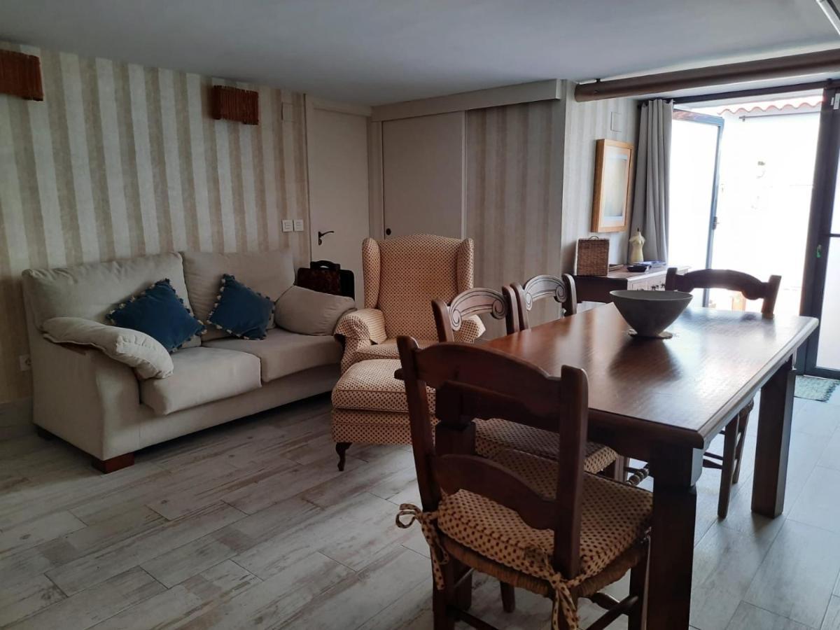 Un Apartamento Vacacional Con Detalles De Un Hogar Mairena del Aljarafe Ngoại thất bức ảnh