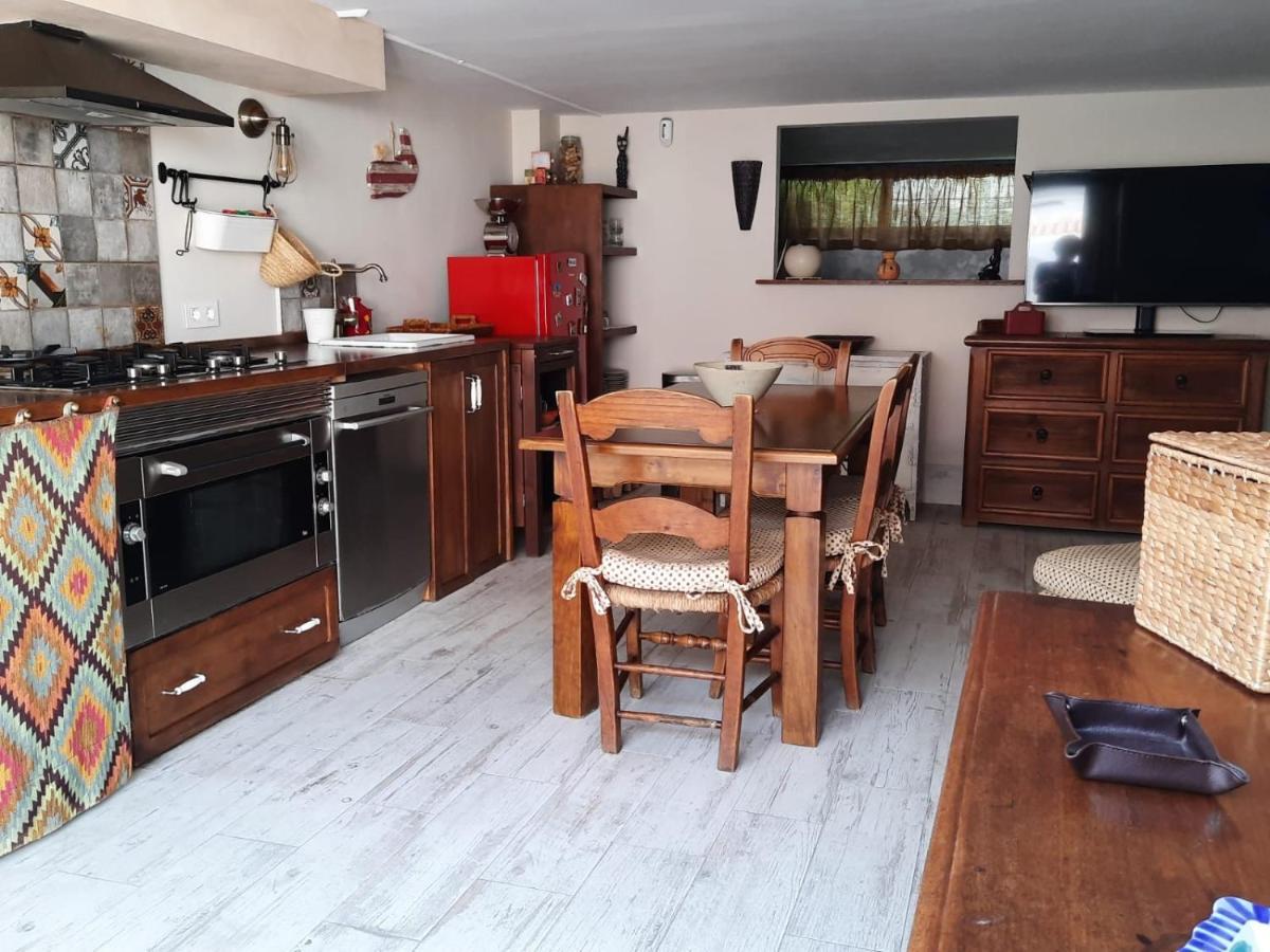 Un Apartamento Vacacional Con Detalles De Un Hogar Mairena del Aljarafe Ngoại thất bức ảnh