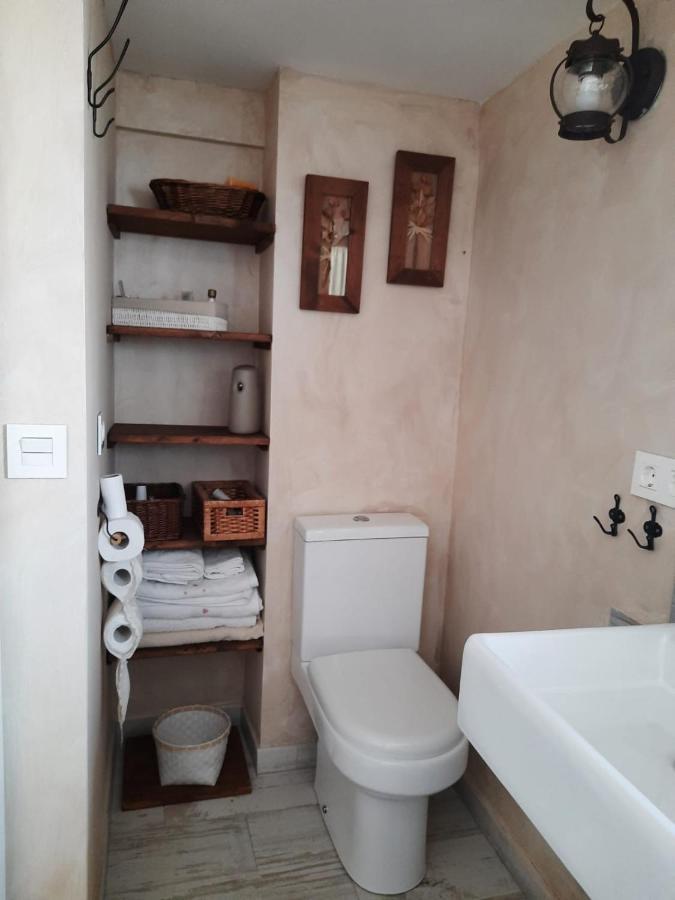 Un Apartamento Vacacional Con Detalles De Un Hogar Mairena del Aljarafe Ngoại thất bức ảnh