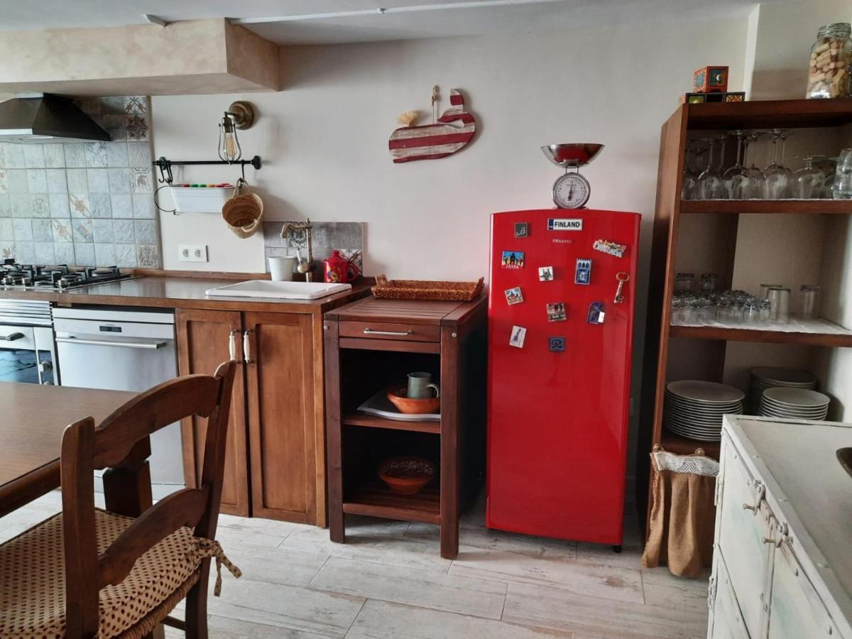 Un Apartamento Vacacional Con Detalles De Un Hogar Mairena del Aljarafe Ngoại thất bức ảnh