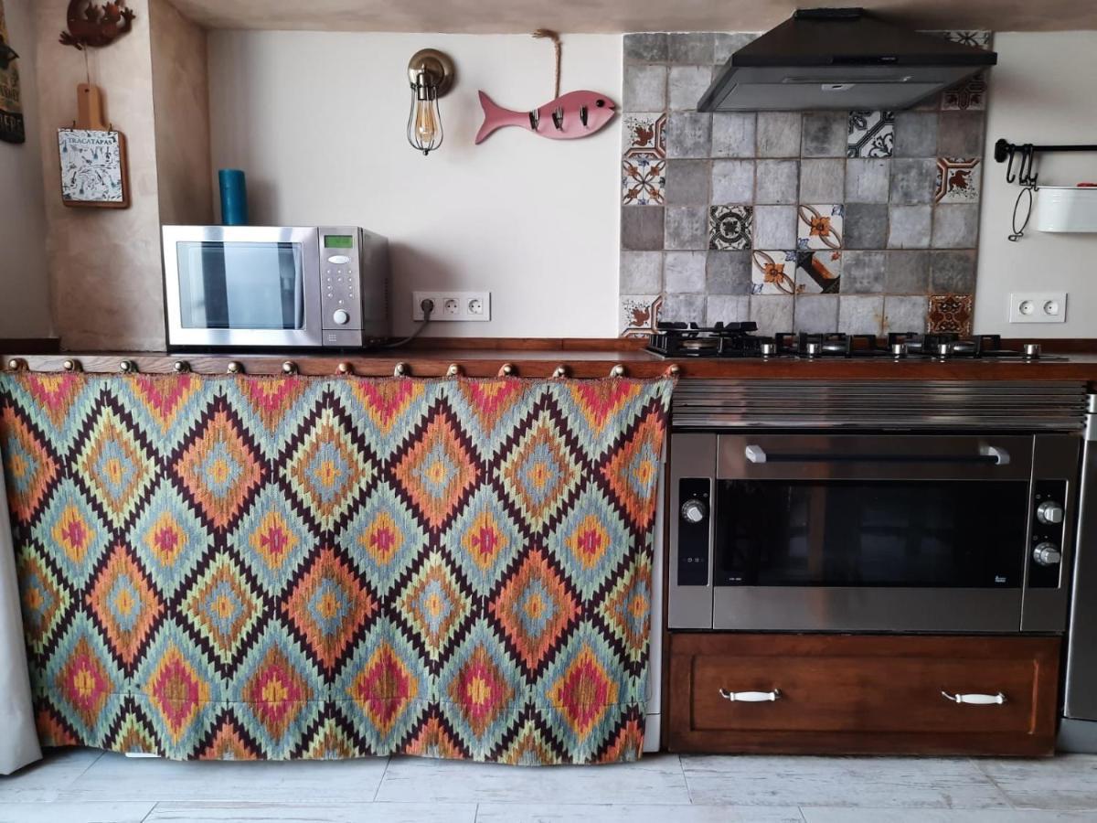 Un Apartamento Vacacional Con Detalles De Un Hogar Mairena del Aljarafe Ngoại thất bức ảnh