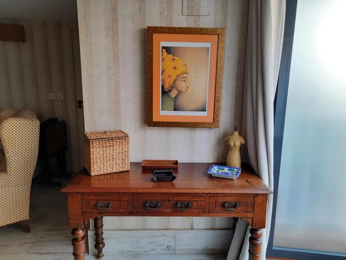 Un Apartamento Vacacional Con Detalles De Un Hogar Mairena del Aljarafe Ngoại thất bức ảnh